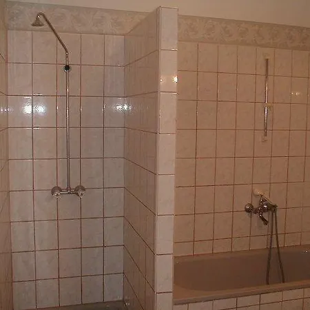 Hostal Youth Benjamin - *