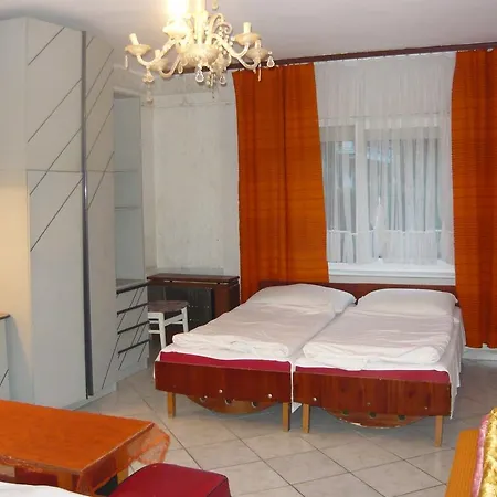Youth Benjamin - Hostel *