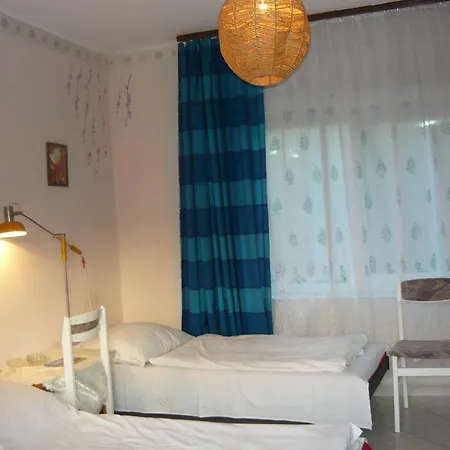 Youth Benjamin - Hostal