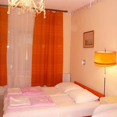 Youth Benjamin - Hostel *
